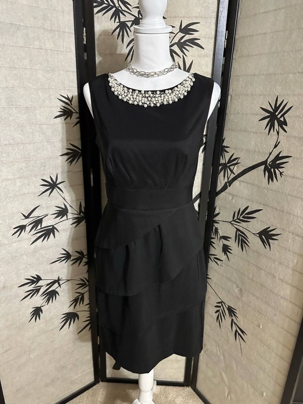 Dressbarn Collection tiered faux-pearl neckline dress size 4